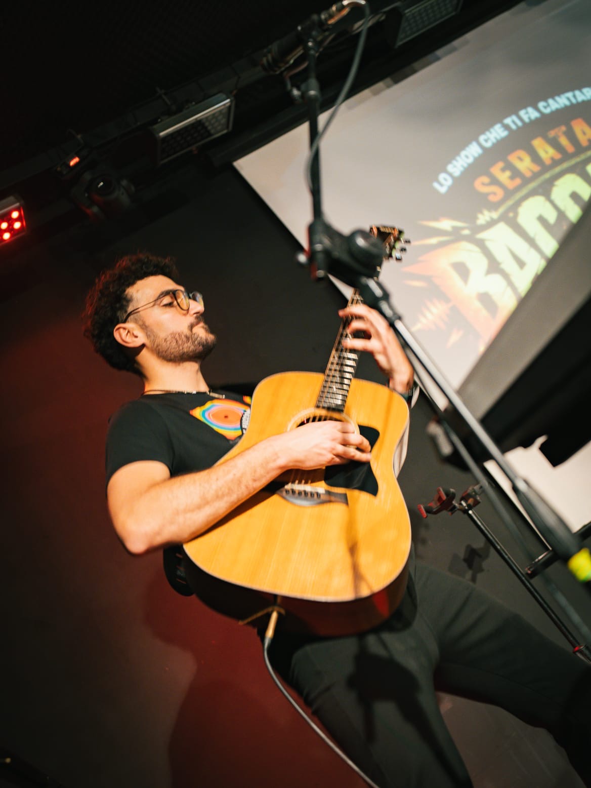 Claudio Cirillo durante una lezione di chitarra